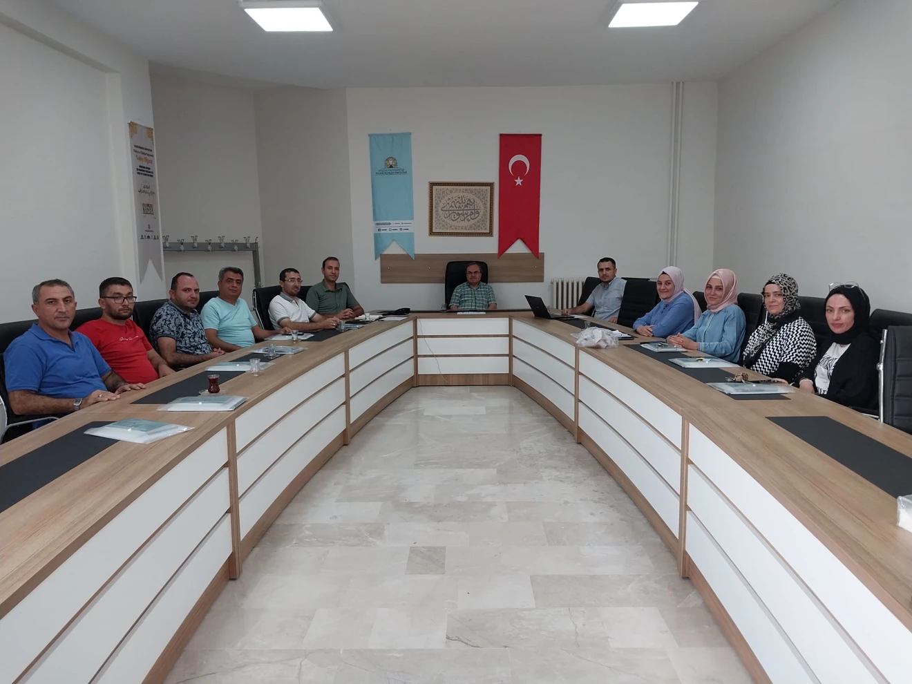 Fakültemiz idari personeli 2023-2024 eğitim öğretim yılı ilk toplantısını gerçekleştirdi.